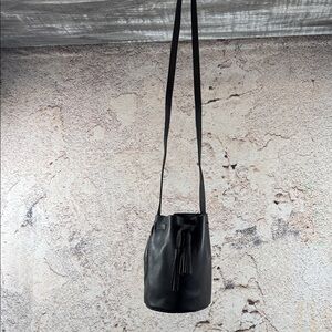 Elegant Black Leather Bucket Bag new B41
